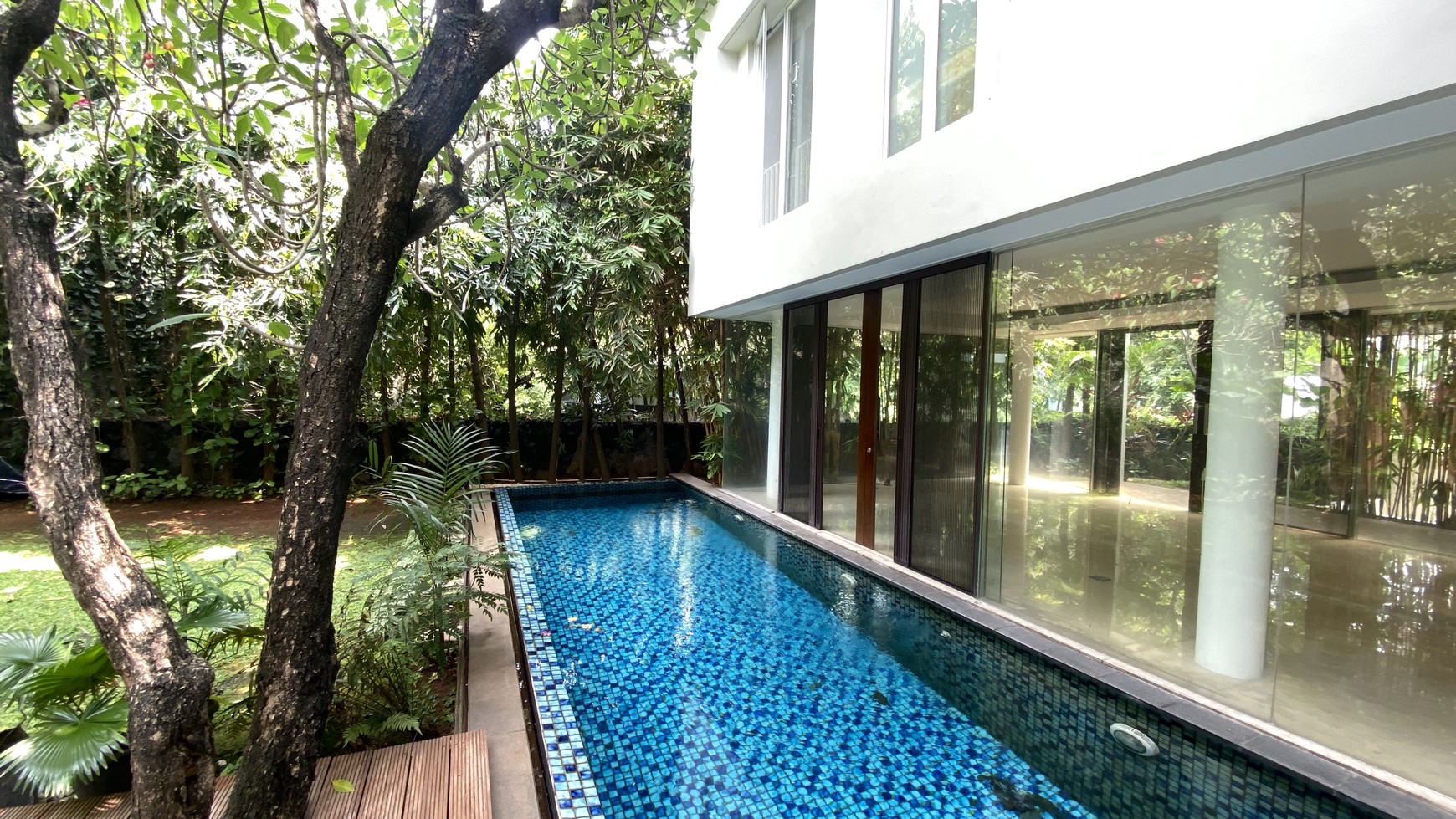 BEAUTIFUL AND COMFY HOUSE AT SENOPATI AREA