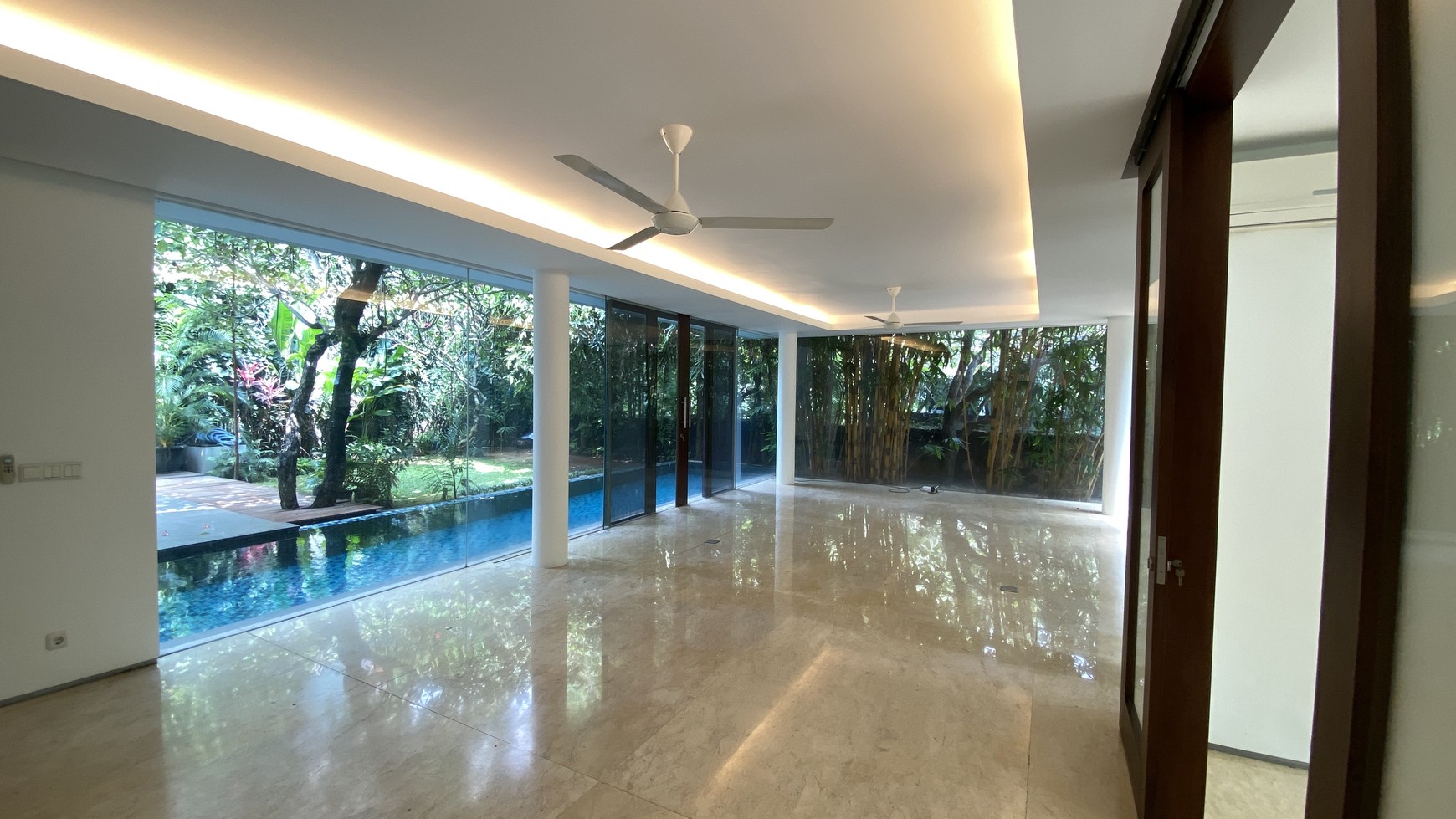 BEAUTIFUL AND COMFY HOUSE AT SENOPATI AREA