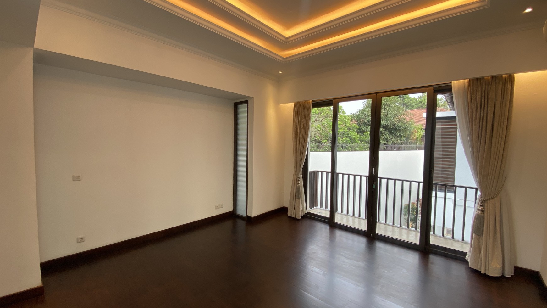 MODERN AND COMFY HOUSE AT SENOPATI AREA