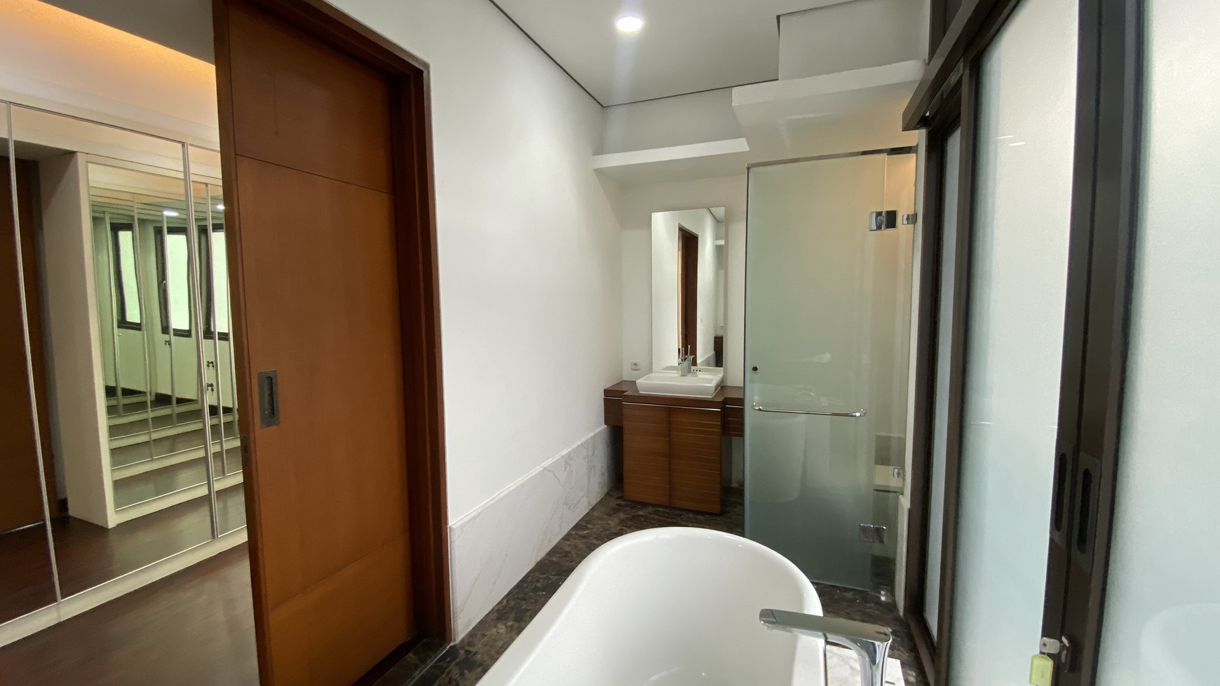 MODERN AND COMFY HOUSE AT SENOPATI AREA