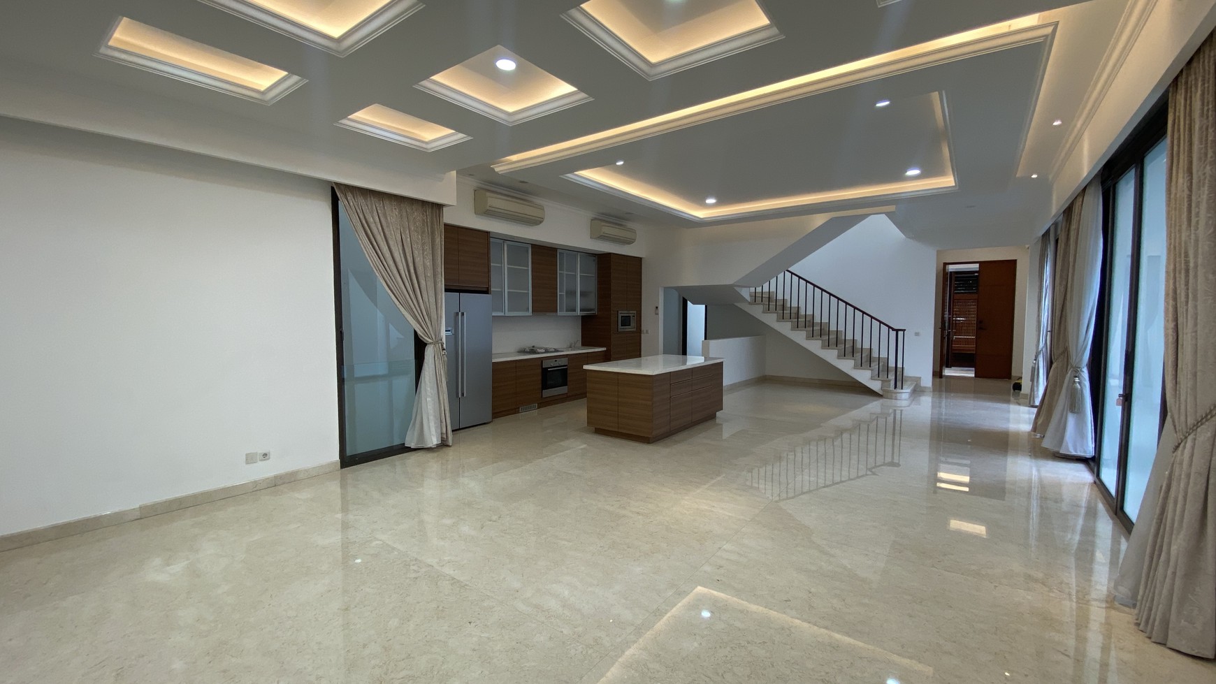 MODERN AND COMFY HOUSE AT SENOPATI AREA