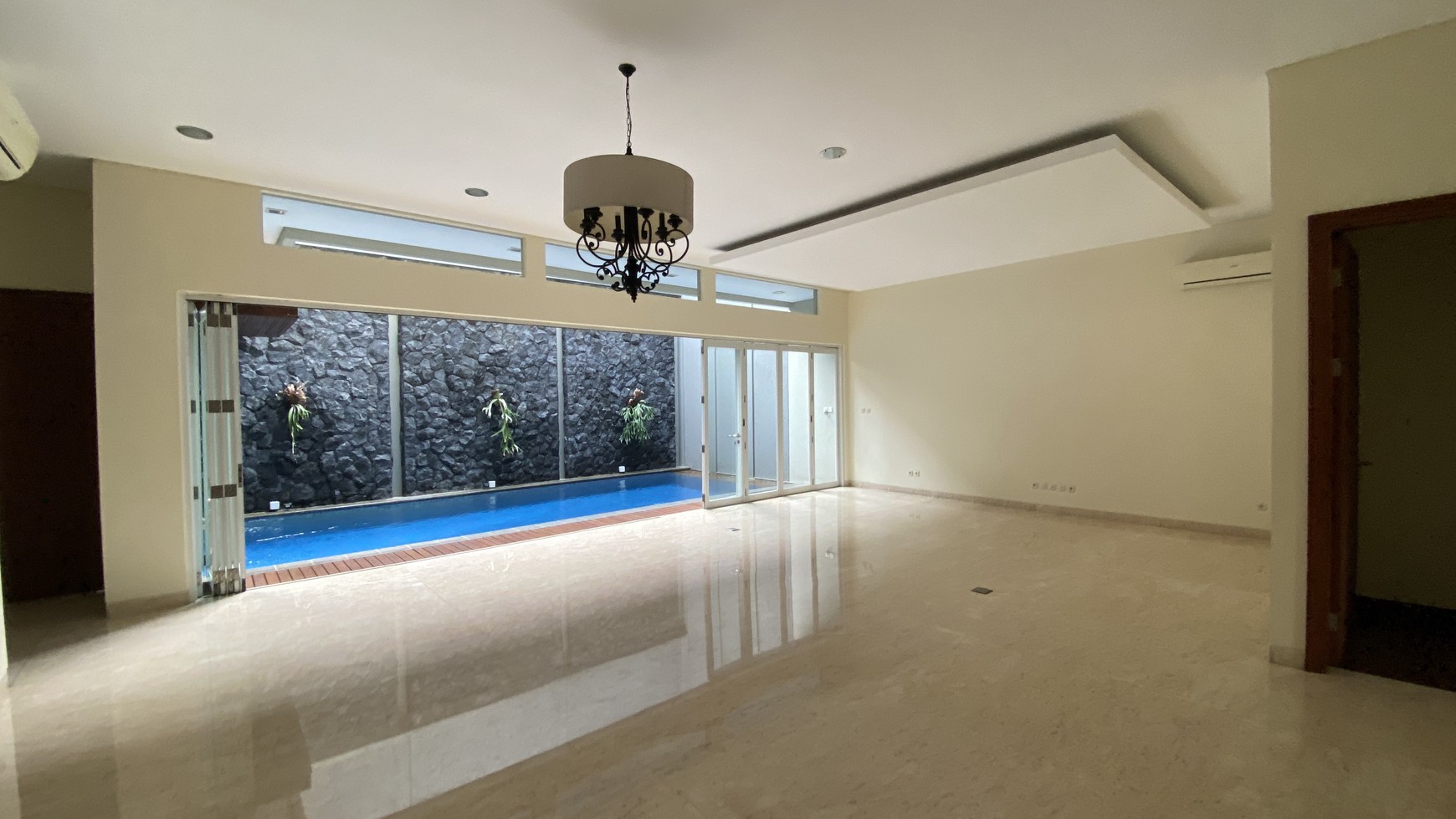 MODERN AND BEAUTIFUL HOUSE AT SENOPATI AREA