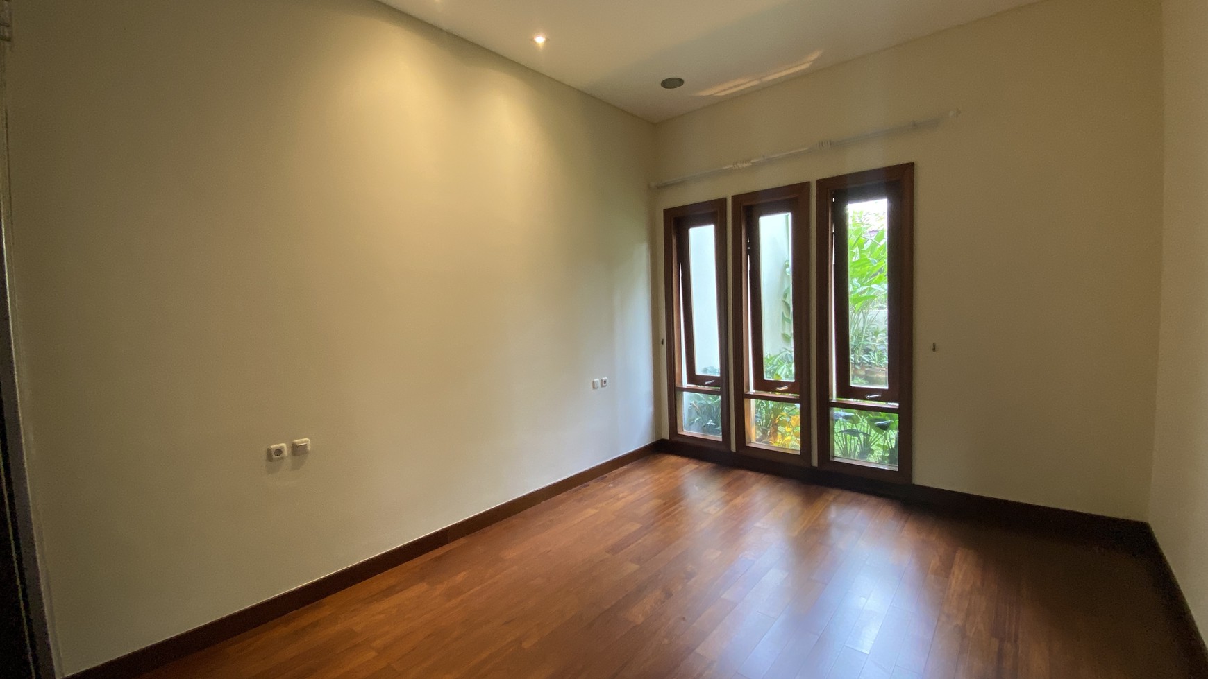 MODERN AND BEAUTIFUL HOUSE AT SENOPATI AREA
