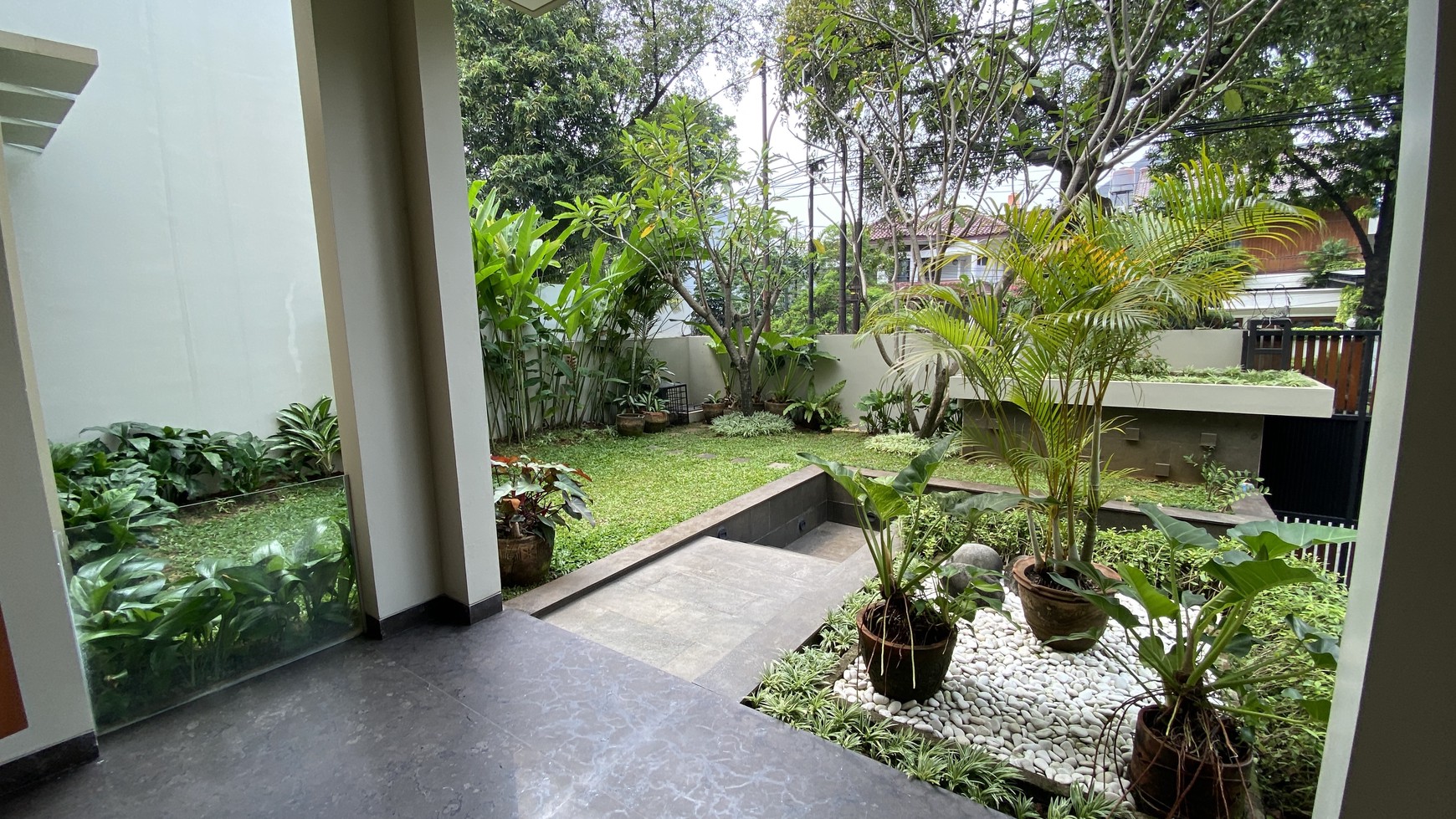 MODERN AND BEAUTIFUL HOUSE AT SENOPATI AREA