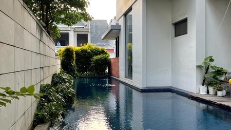 Rumah Bagus Siap Huni + Kolam Renang di Cilandak, Jakarta Selatan.