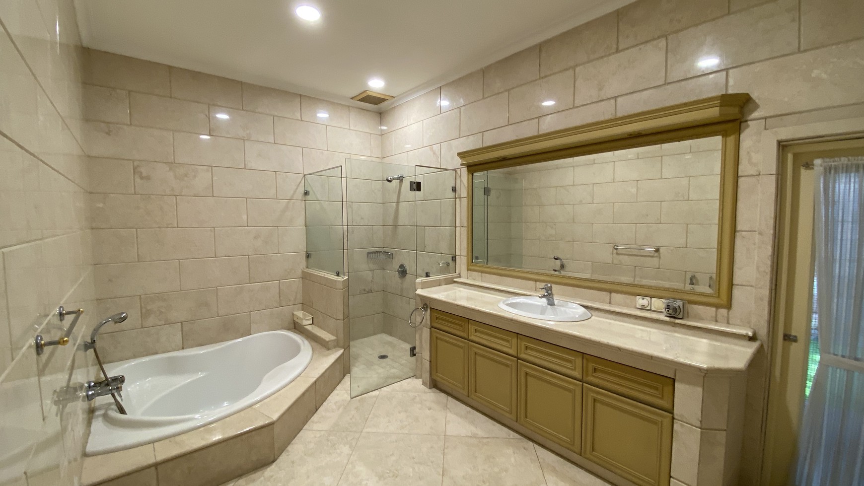 BIG HOUSE AND LUXURY AT PRIME AREA SENOPATI, JAKARTA SELATAN