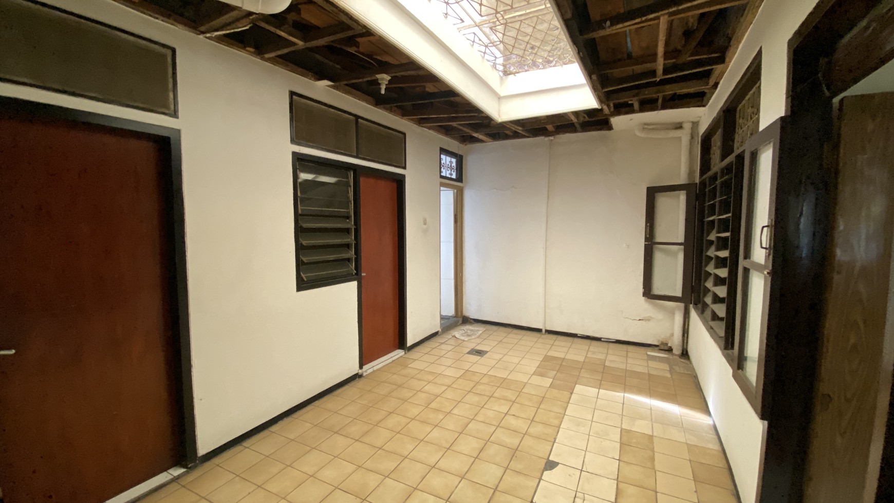 RUMAH LOKASI TERBAIK DI SENOPATI, COCOK UNTUK USAHA