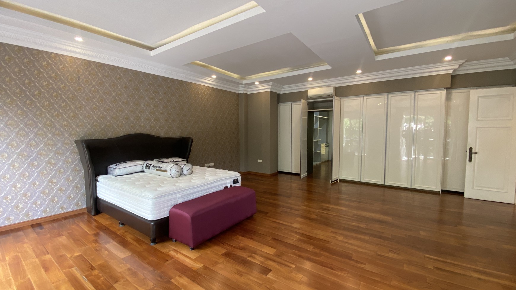 LUXURY HOUSE AT SENOPATI AREA