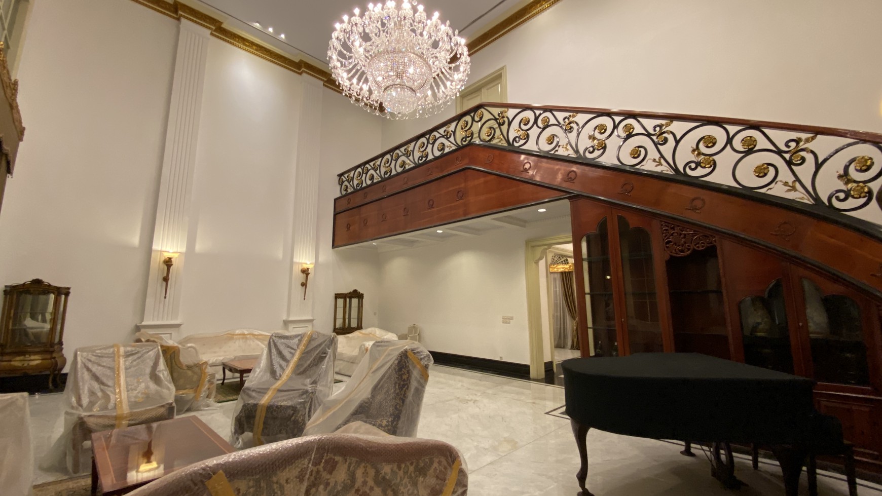 Luxury house in senopati area