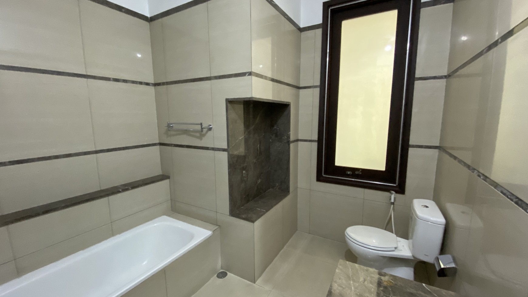 MODERN BEAUTIFUL HOUSE IN SENOPATI AREA