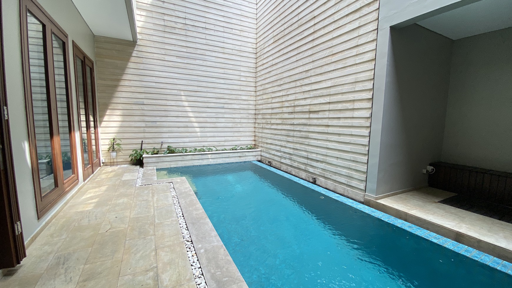 MODERN BEAUTIFUL HOUSE IN SENOPATI AREA