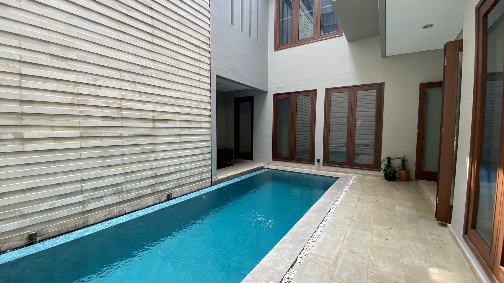 MODERN BEAUTIFUL HOUSE IN SENOPATI AREA