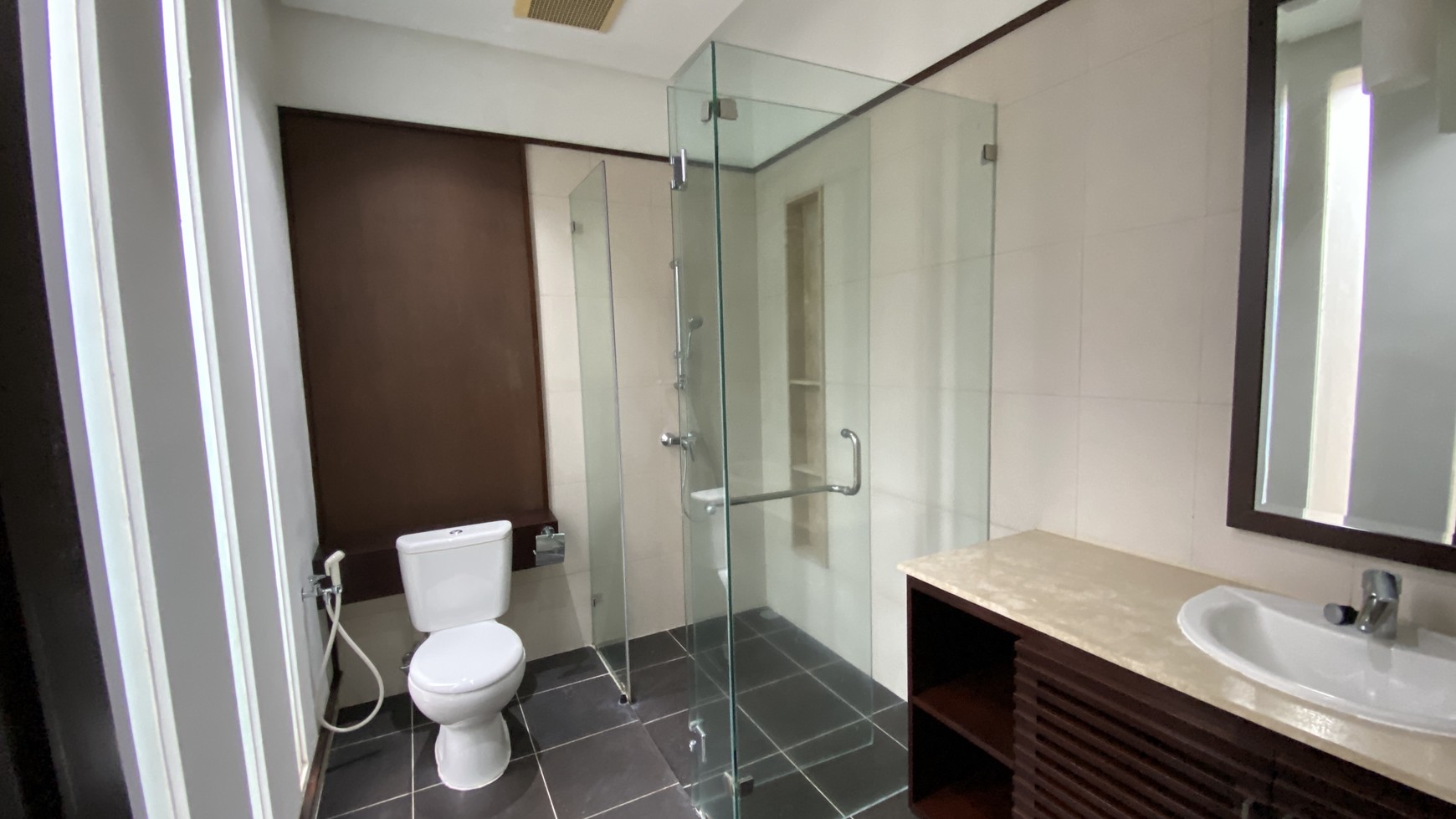 MODERN BEAUTIFUL HOUSE IN SENOPATI AREA