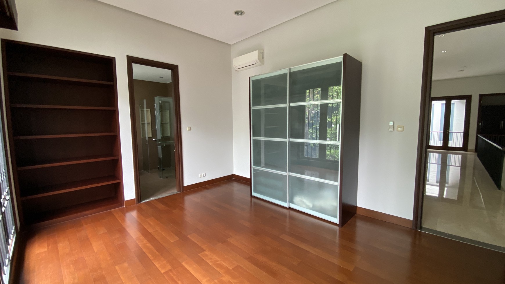 MODERN BEAUTIFUL HOUSE IN SENOPATI AREA