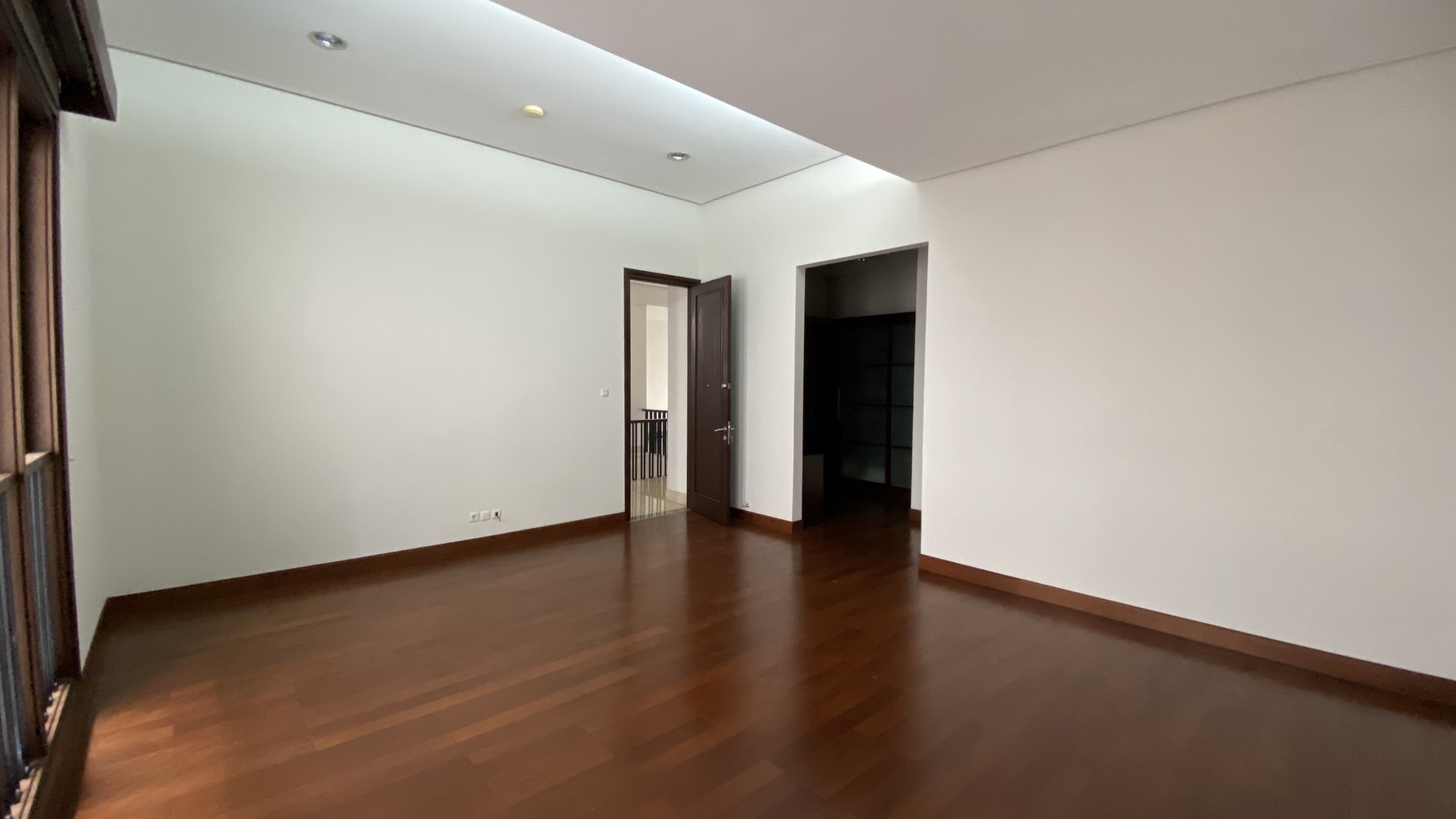 MODERN BEAUTIFUL HOUSE IN SENOPATI AREA