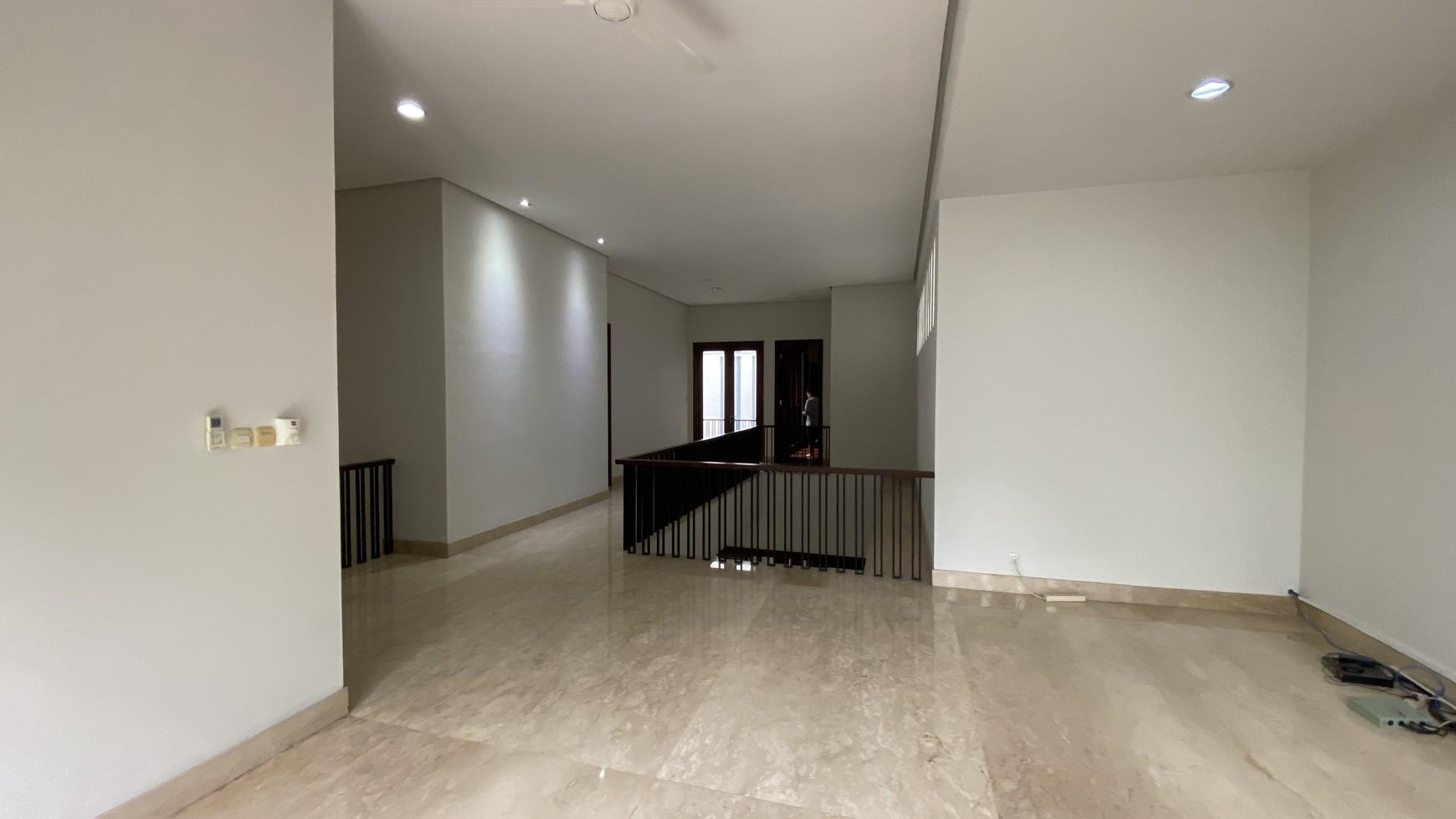 MODERN BEAUTIFUL HOUSE IN SENOPATI AREA