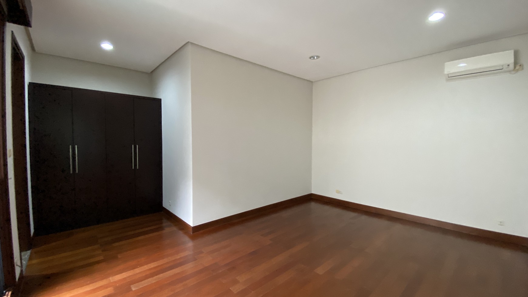 MODERN BEAUTIFUL HOUSE IN SENOPATI AREA