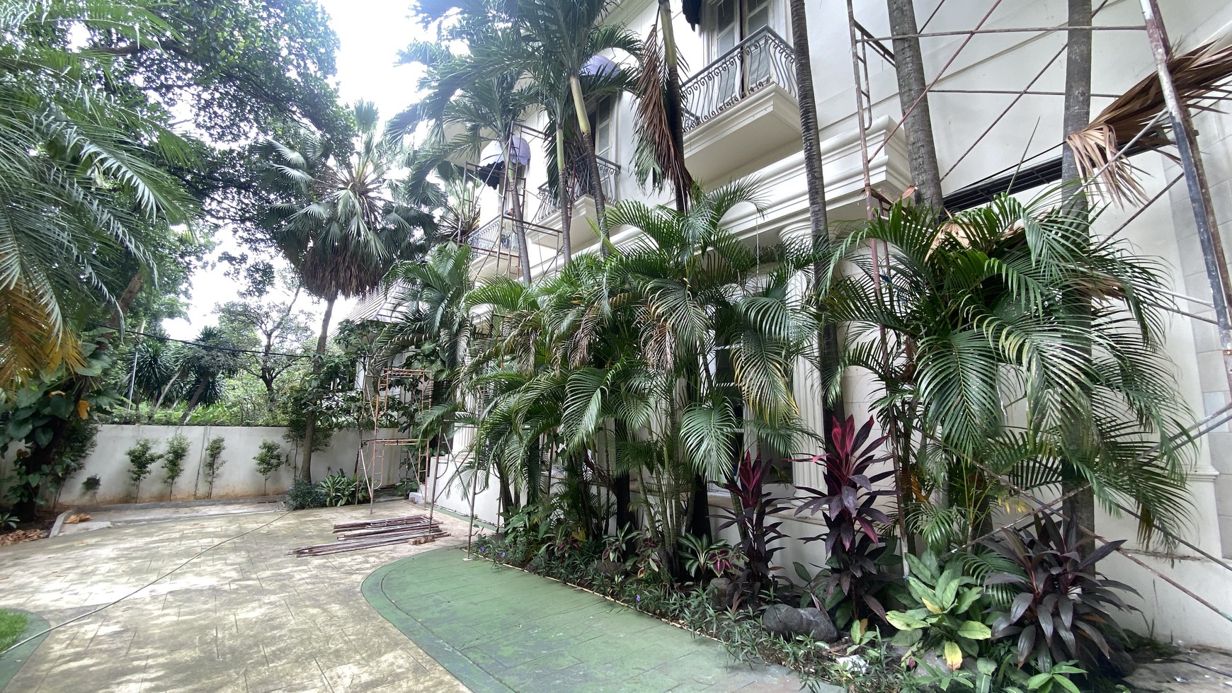 Big and Beautiful House at Senopati Area Near to Mabes Polri and SCBD