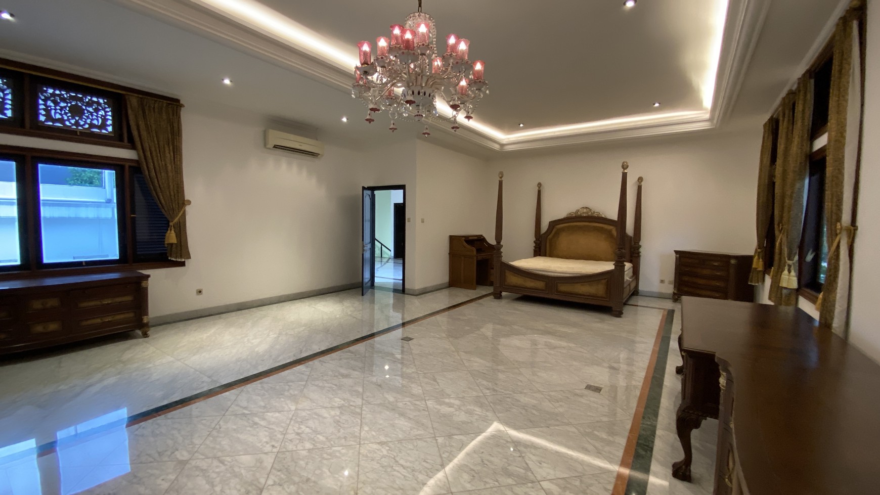 Beautiful and Comfy House at Senopati Area