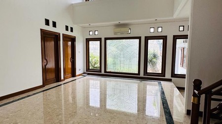 Beautiful House with Pool at Senopati Area