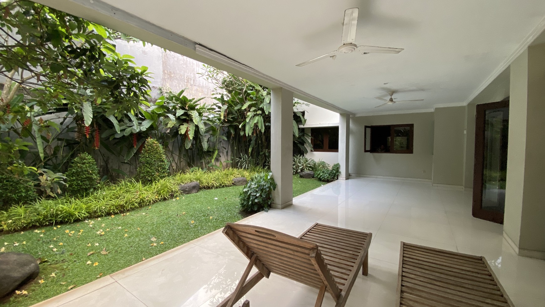 Beautiful House and Comfy at Senopati Area