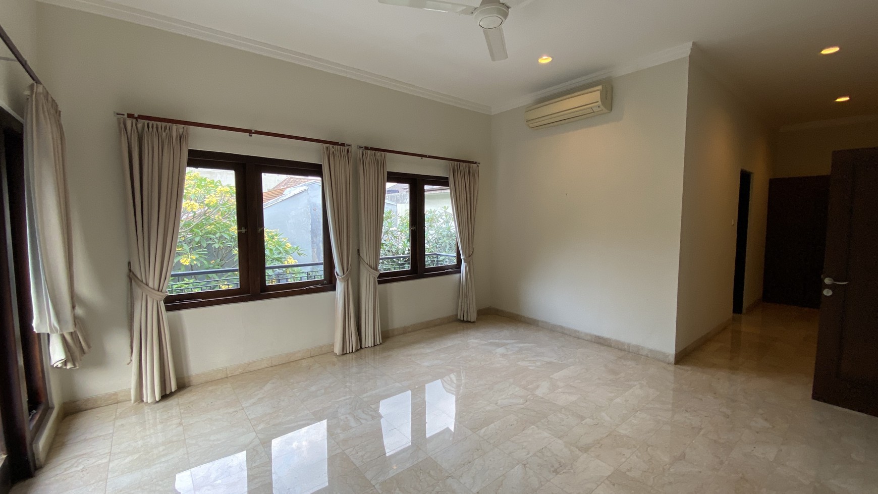 Beautiful House and Comfy at Senopati Area