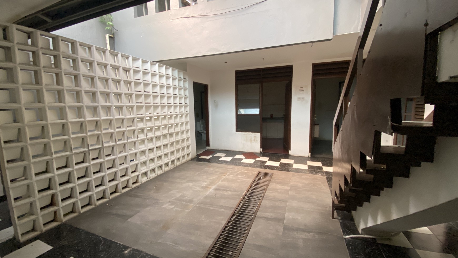 House at Senopati Area, Good for Office, Salon or Beauty clinic