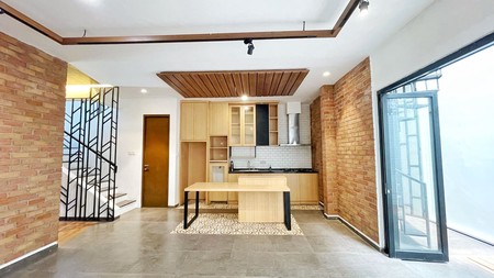 Rumah Siap Huni dengan Bangunan Baru dan Rapi @Discovery Fiore, Bintaro