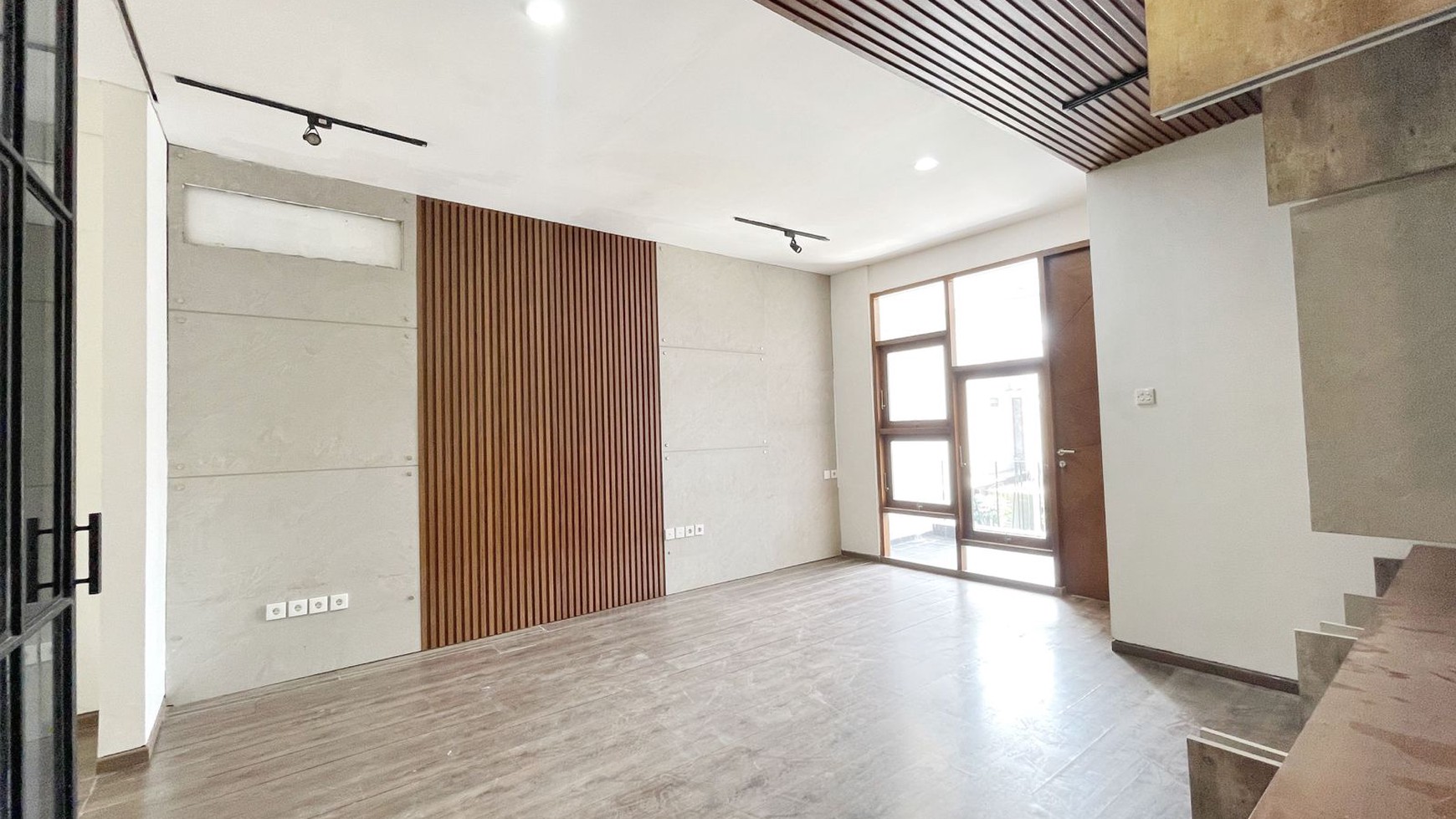 Rumah Siap Huni dengan Bangunan Baru dan Rapi @Discovery Fiore, Bintaro