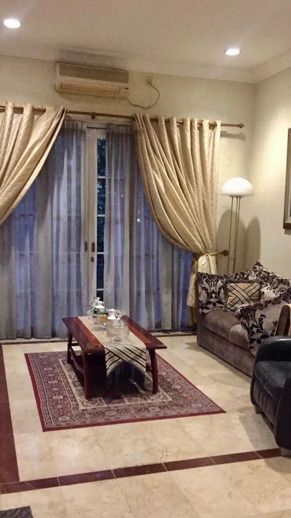 Rumah Modern Tropical Area Pondok Indah