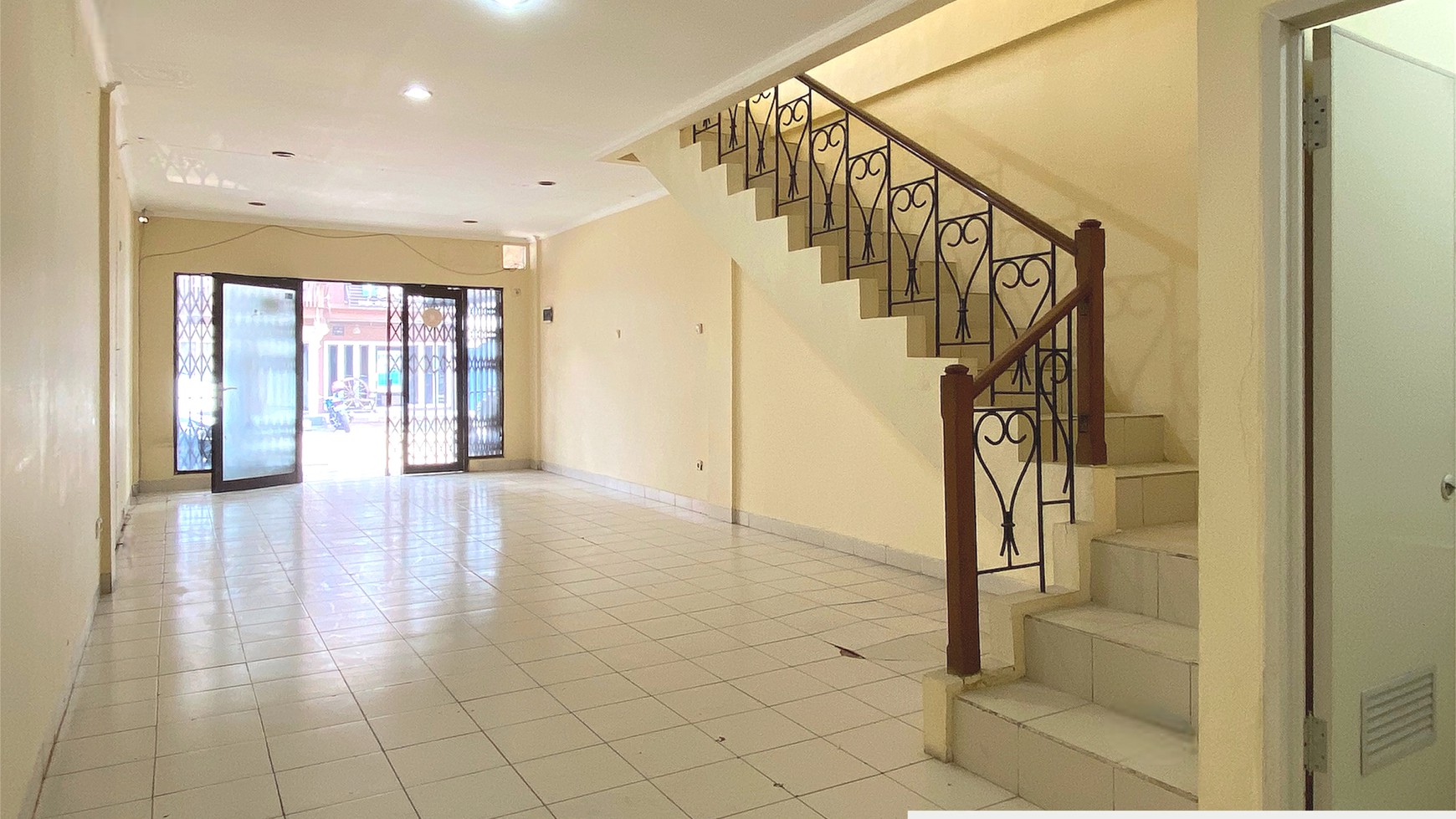 Ruko Siap Pakai di Kota Wisata, Cibubur