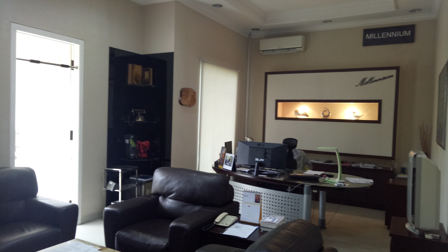 Dijual rumah kantor di Puri Sriwedari, Cibubur