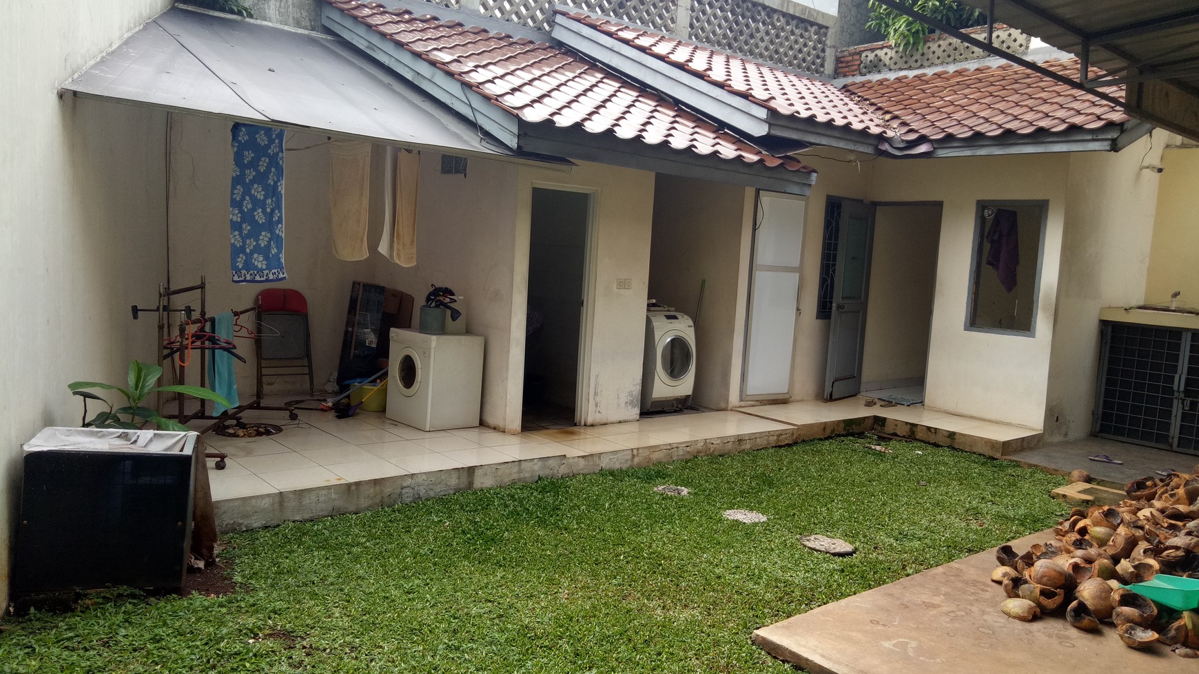 Dijual rumah kantor di Puri Sriwedari, Cibubur