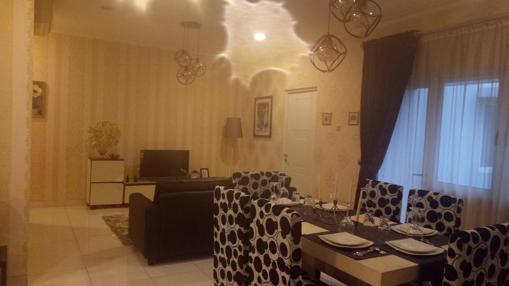 Dijual rumah  2 lantai Rumah di boulevard di Pesona Westcovina Kota Wisata Cibubur.