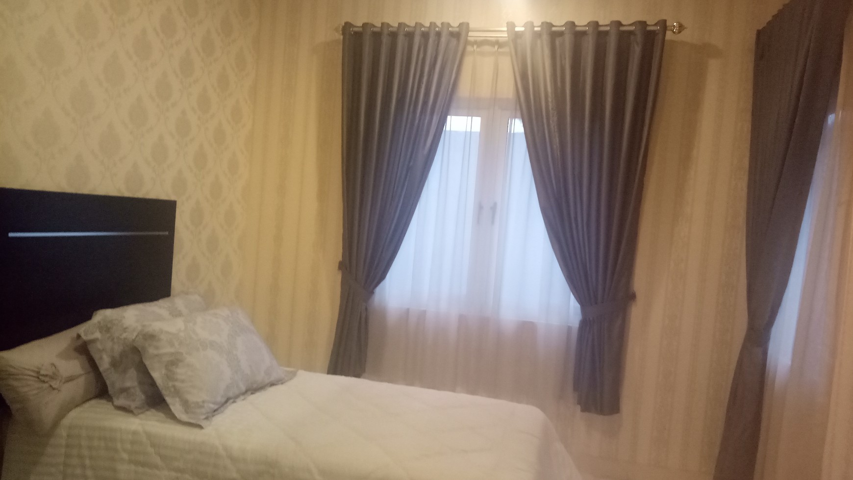 Dijual rumah  2 lantai Rumah di boulevard di Pesona Westcovina Kota Wisata Cibubur.