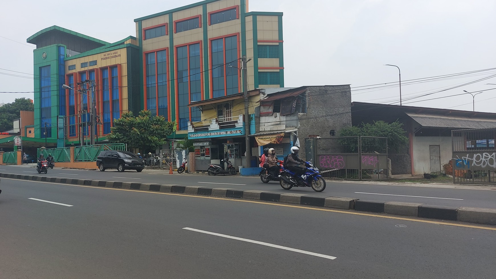 Ruko, gudang dan rumah di pinggir jalan raya Bogor