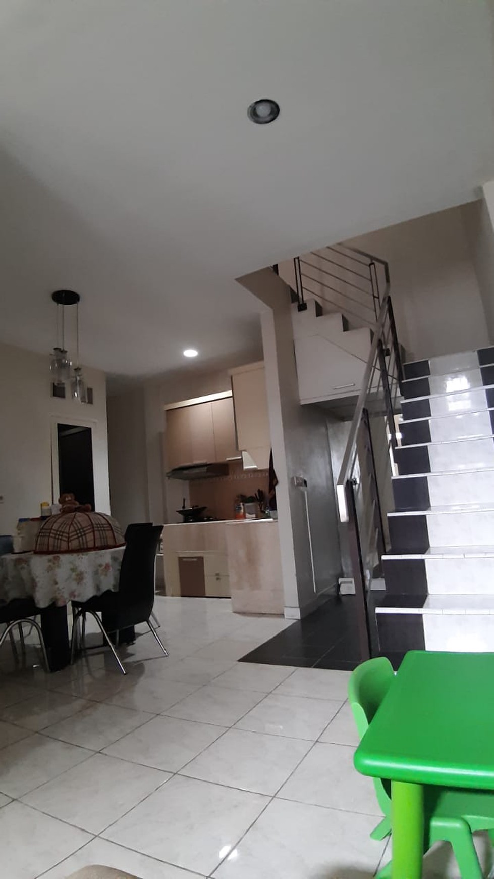 DiJual Rumah  2 lantai, Full Furnished,sudah renovasi, siap huni, cantik di Bukit Golf Tapos