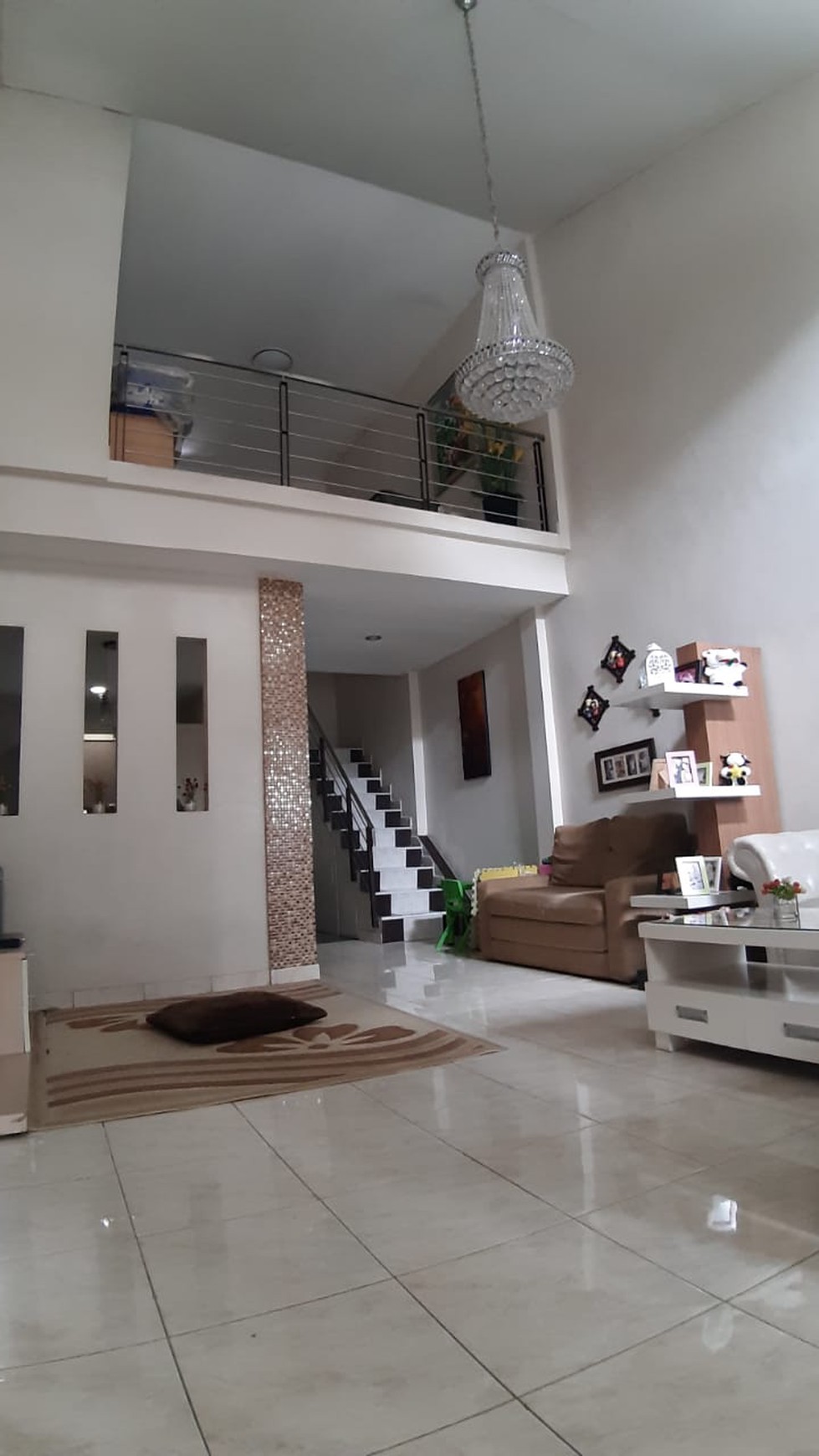 DiJual Rumah  2 lantai, Full Furnished,sudah renovasi, siap huni, cantik di Bukit Golf Tapos