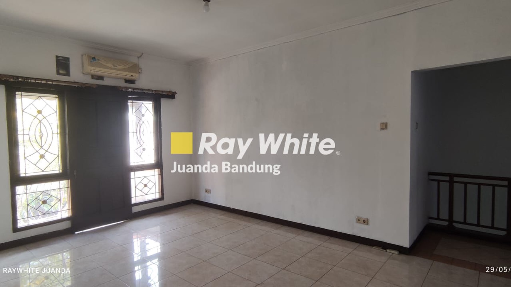 Rumah 2 Lantai di Wangsakerta, Kotabaru Parahyangan - Bandung 