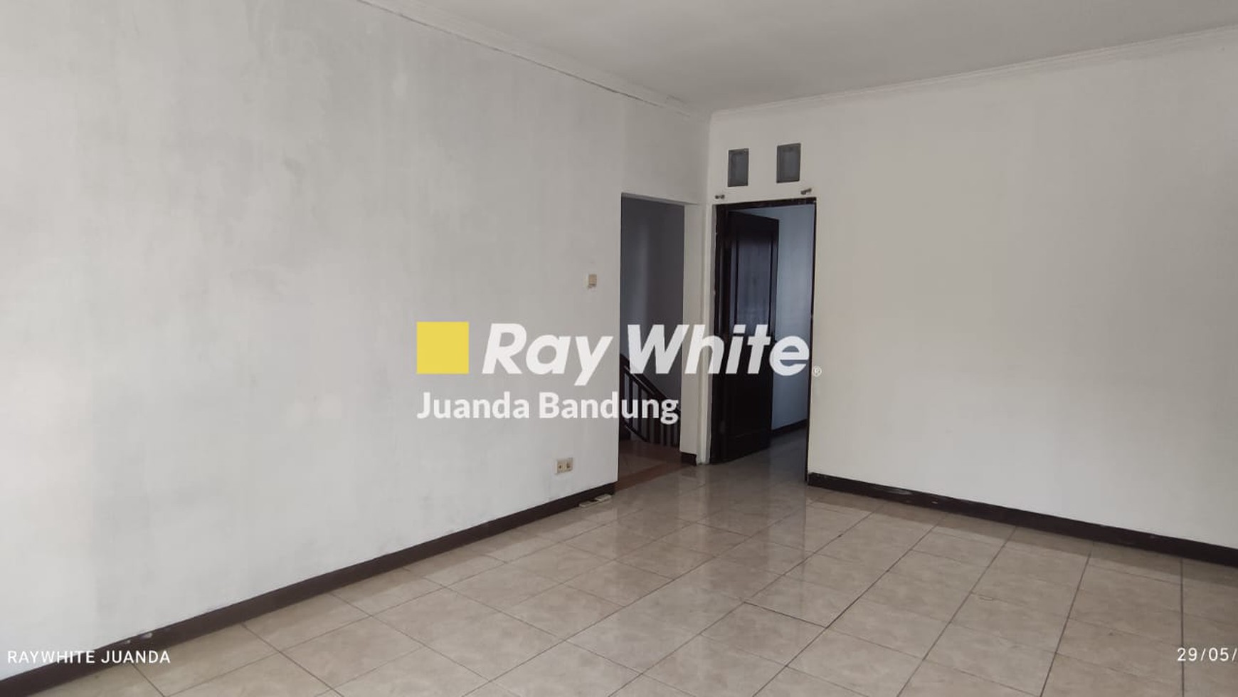 Rumah 2 Lantai di Wangsakerta, Kotabaru Parahyangan - Bandung 