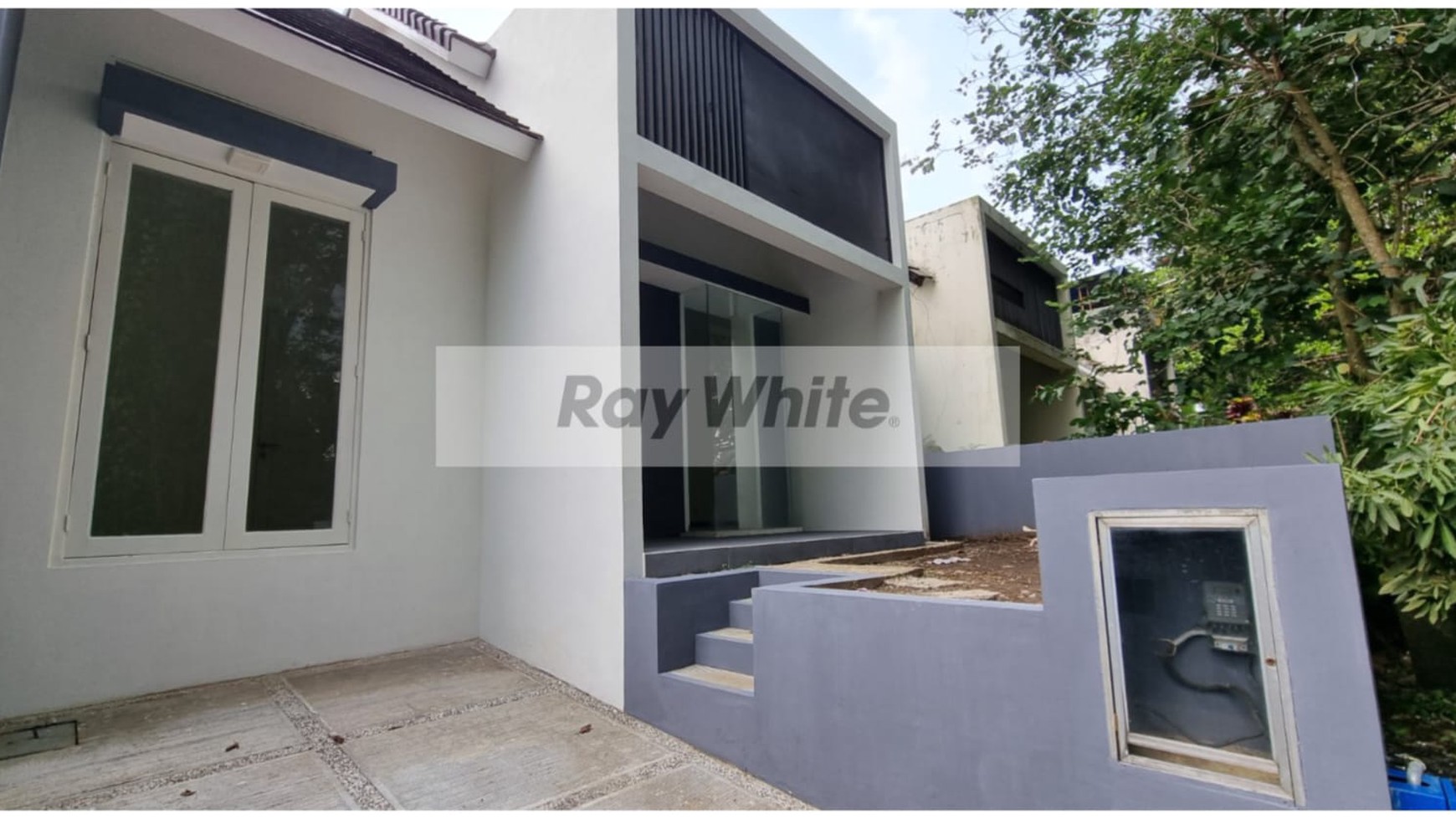 Rumah Mewah Siap Huni, Double Gate System & Full CCTV, Riverside Balearjosari