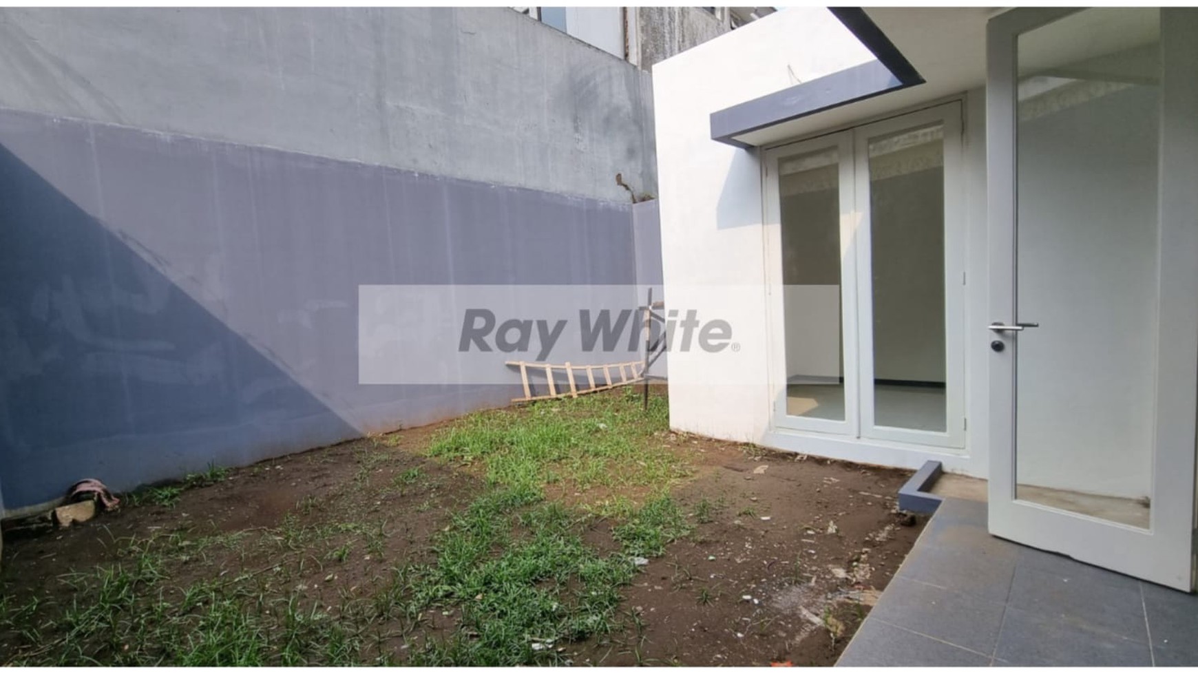 Rumah Mewah Siap Huni, Double Gate System & Full CCTV, Riverside Balearjosari