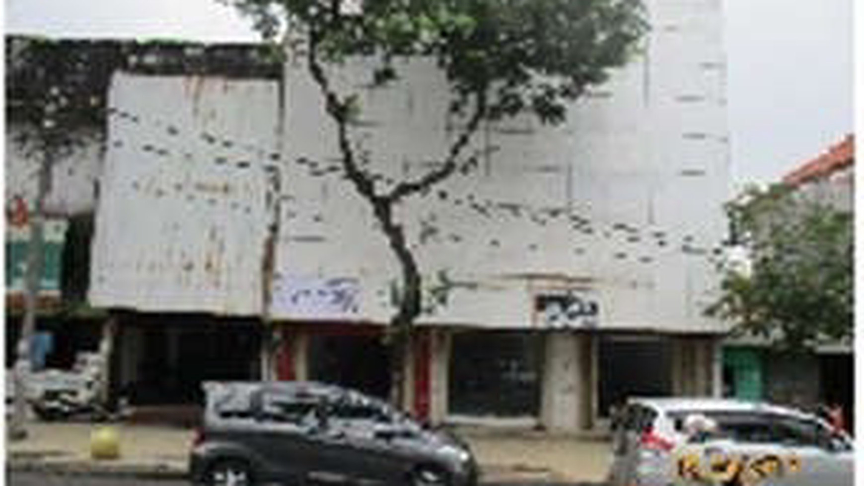 Gedung / Showroom tengah kota surabaya