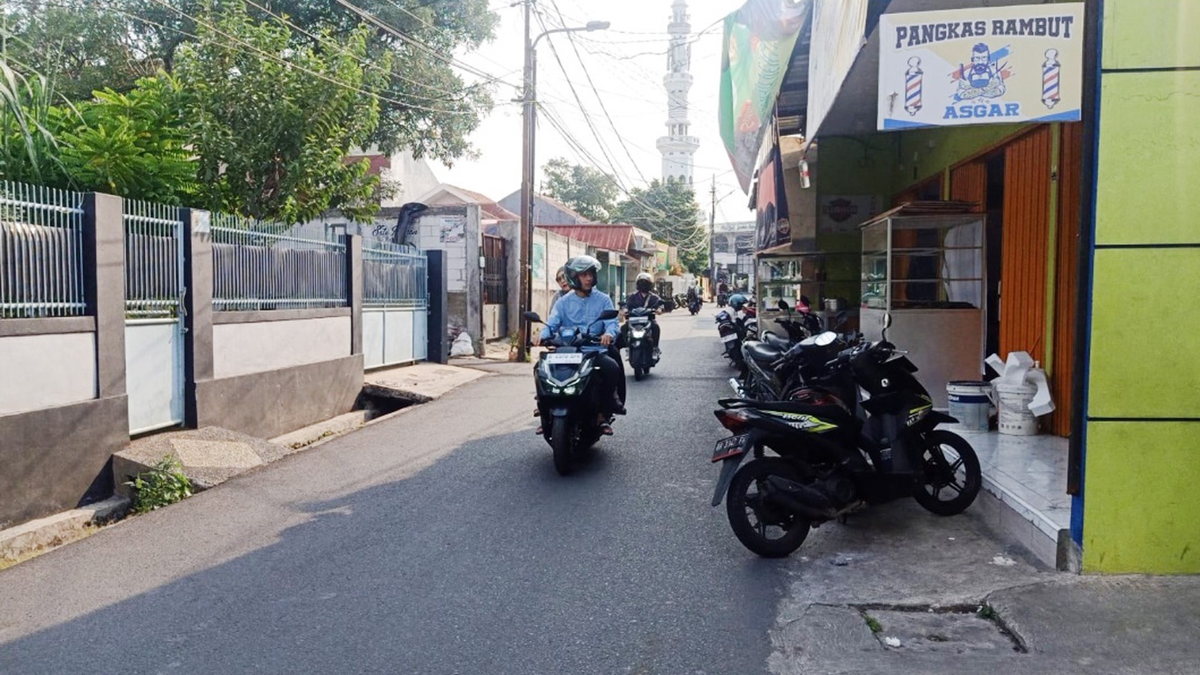 Rumah & warung kopi Di Jl H Radin Pesanggrahan Jakarta Selatan