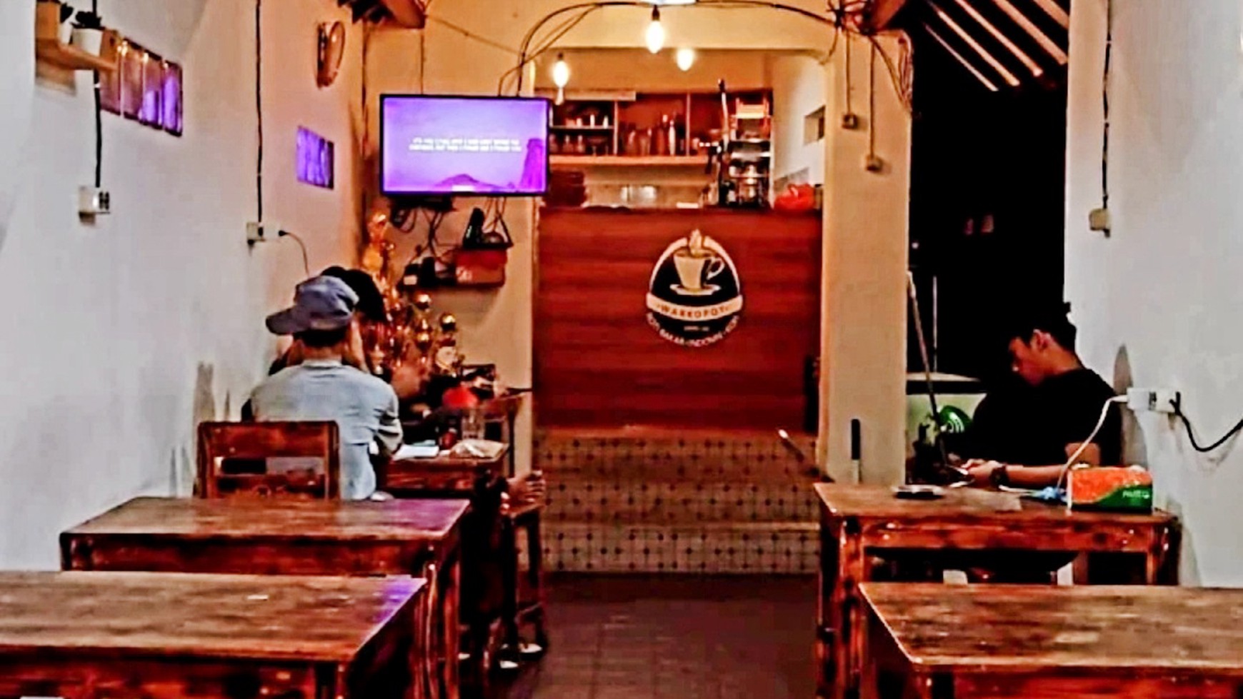 Rumah & warung kopi Di Jl H Radin Pesanggrahan Jakarta Selatan