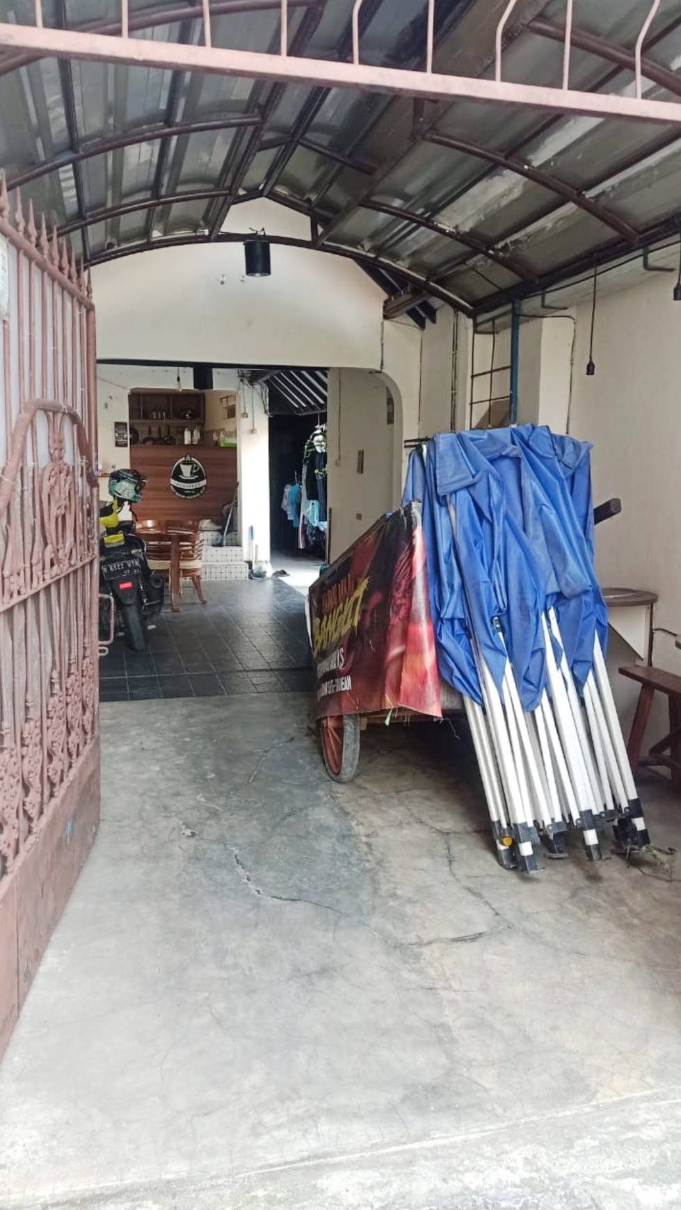 Rumah & warung kopi Di Jl H Radin Pesanggrahan Jakarta Selatan