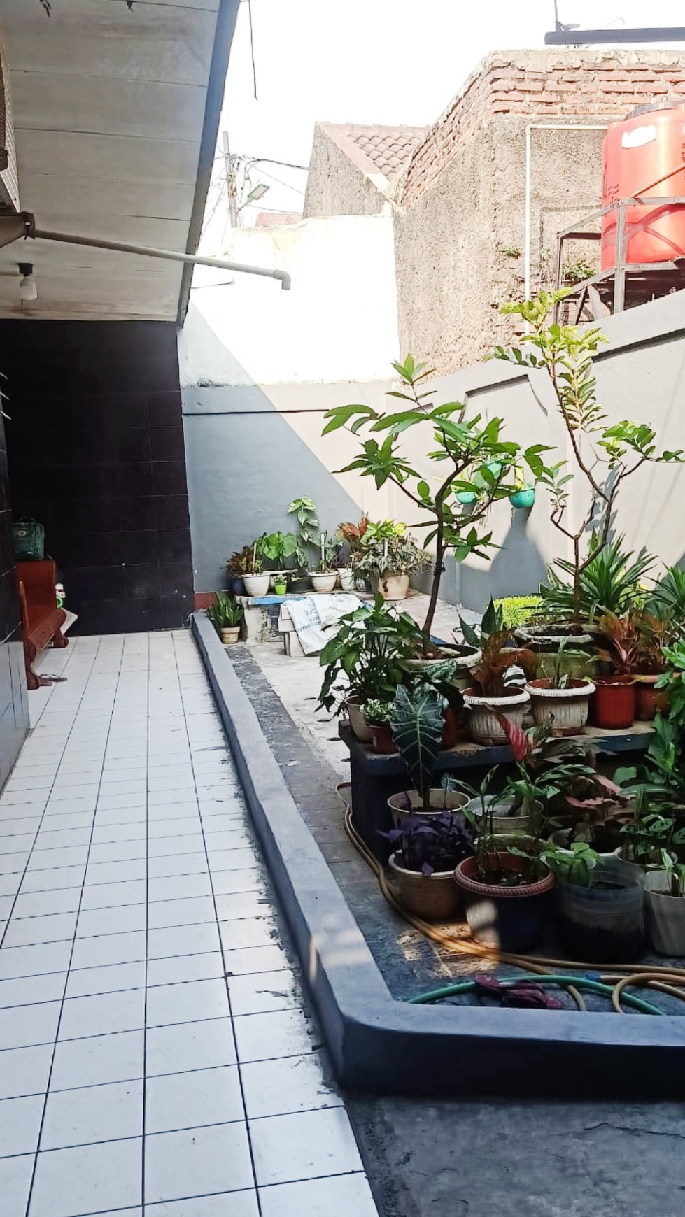 Rumah & warung kopi Di Jl H Radin Pesanggrahan Jakarta Selatan