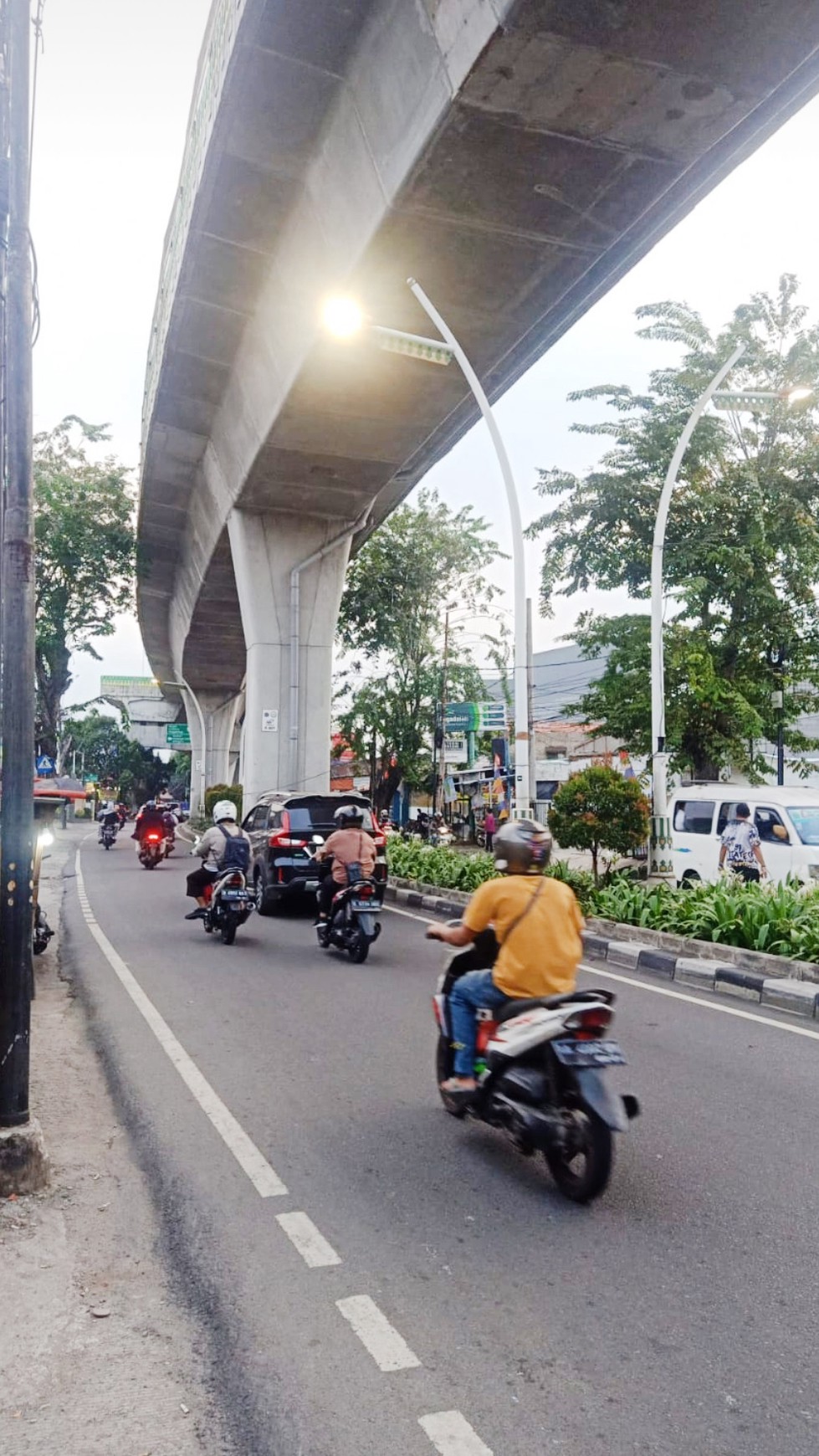 Rumah Hitung Tanah Di Lokasi Strategis Jl Ciledug Raya Jakarta Selatan