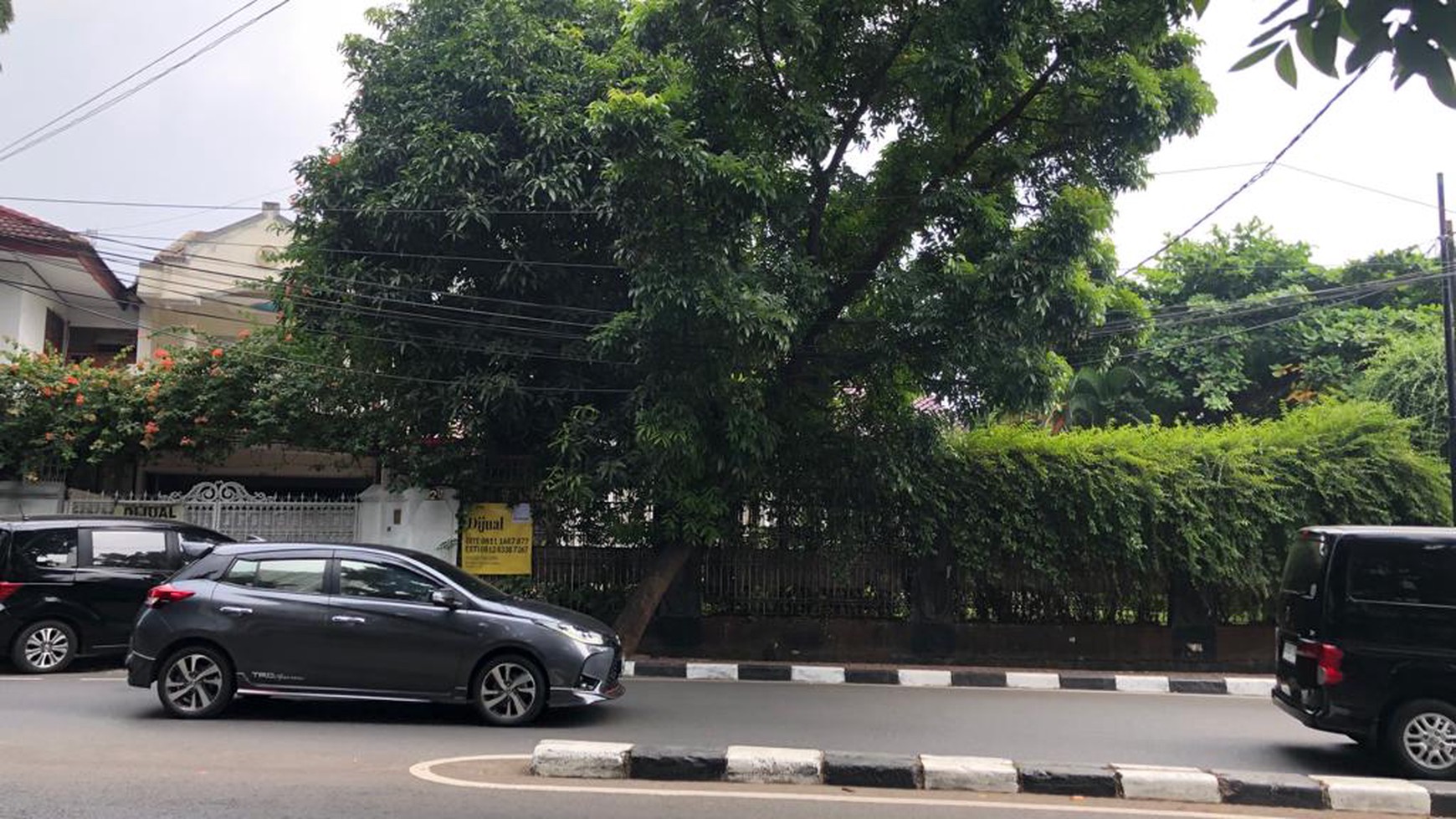 Rumah Tinggal yang terawat dan siap huni di Bintaro, Jakarta Selatan 