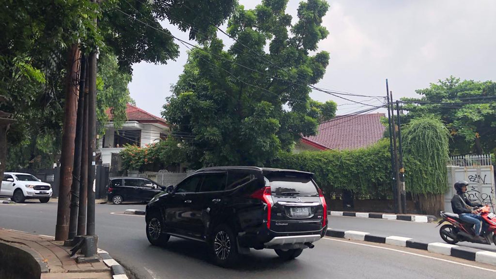 Rumah Tinggal yang terawat dan siap huni di Bintaro, Jakarta Selatan 